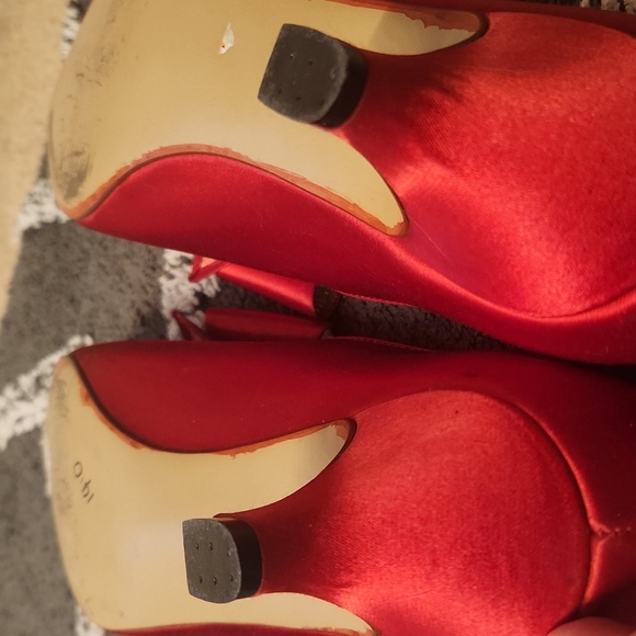 'Ruby Red Slipper' Vibes! - Picture 3 of 6